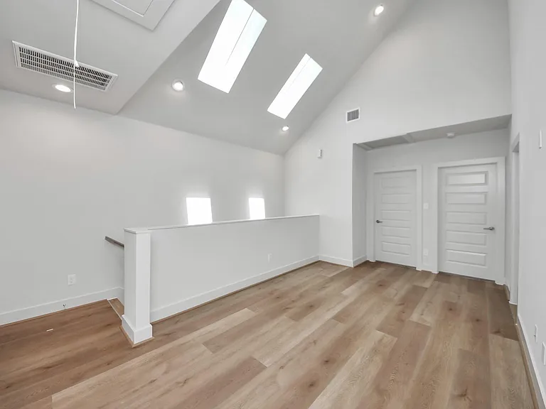 13104 Moncloa Dr — Photo 15