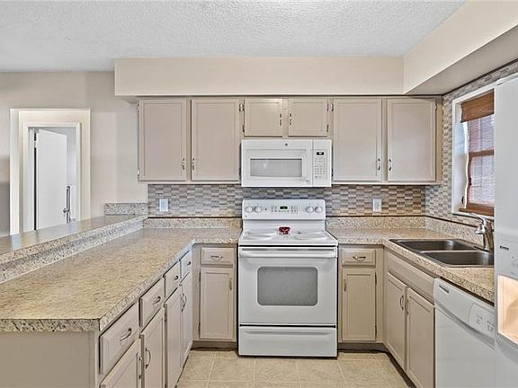 5th image of 10141 Matchlock Dr
