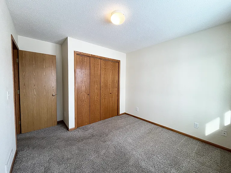 171 W Lind St — Photo 5