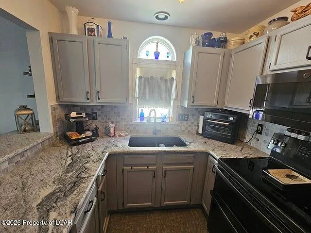 3 bed, 2.0 bath, 1870 sqft, $1,850 — Photo 3