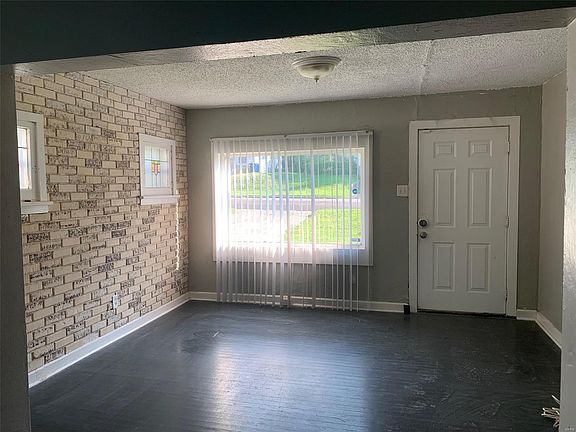3rd image of 7102 Idlewild Ave