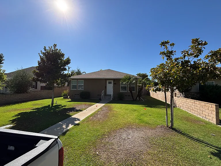 2625 Cedar St — Photo 1