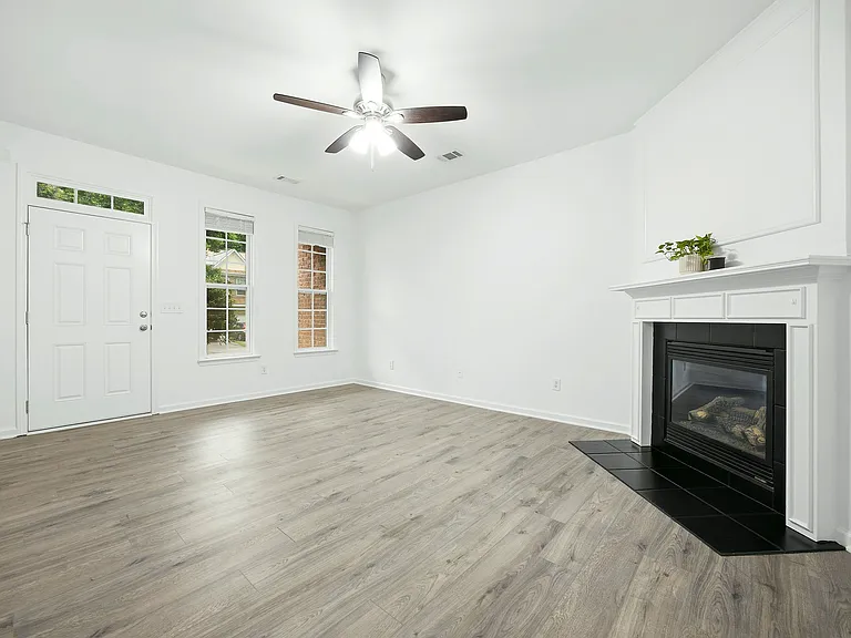 426 Grayson Way — Photo 2