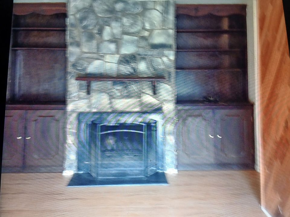 1st image of 1520 Valley Dr