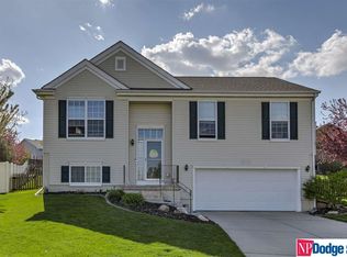 16458 Sherwood Cir, Omaha, NE 68116