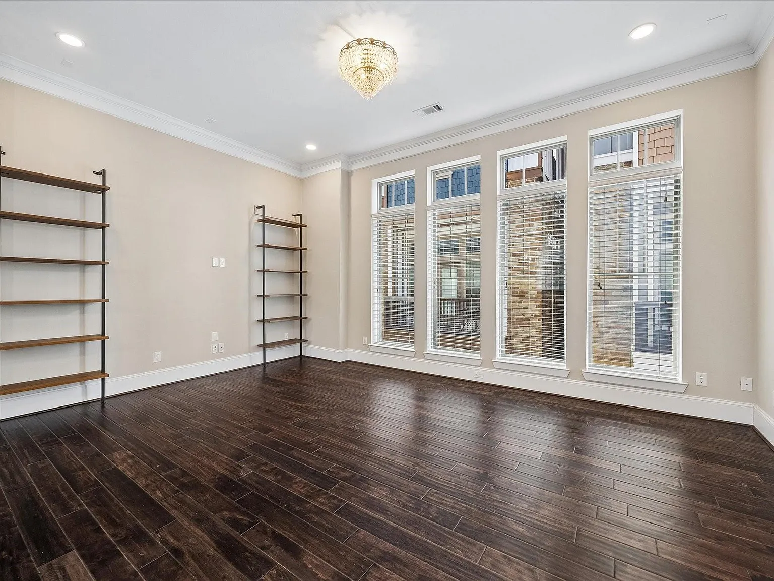 3 bed, 3.5 bath, 2058 sqft, $3,750 — Photo 2