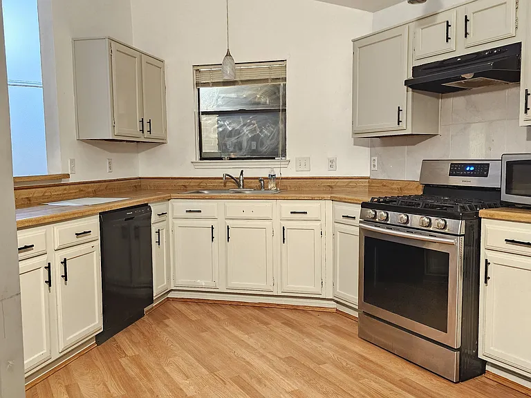 3322 Hartfield Ln — Photo 4