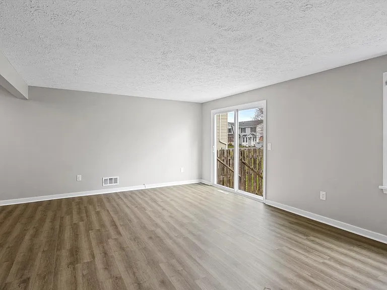363 Lenora Ln — Photo 20