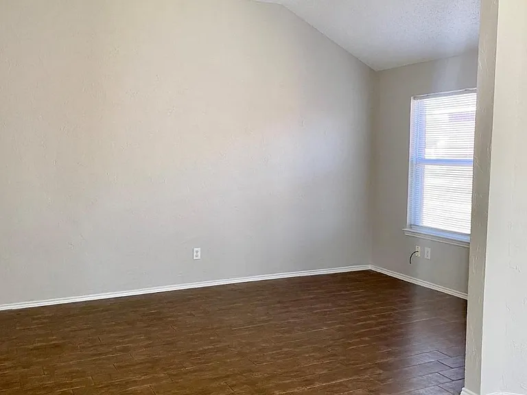 1006 Stockton Dr — Photo 6
