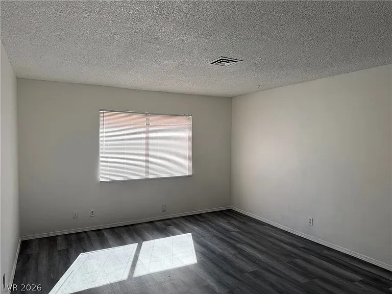 5206 Golden Ln #B — Photo 3