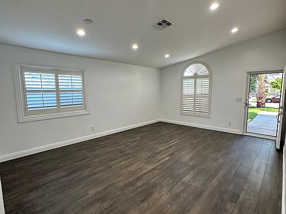 3rd image of 343 Manzanita Ct