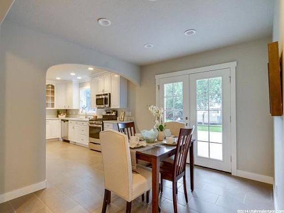4th image of 4689 S Holly Ln