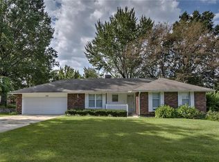 116 SW Concord Ct, Blue Springs, MO 64014