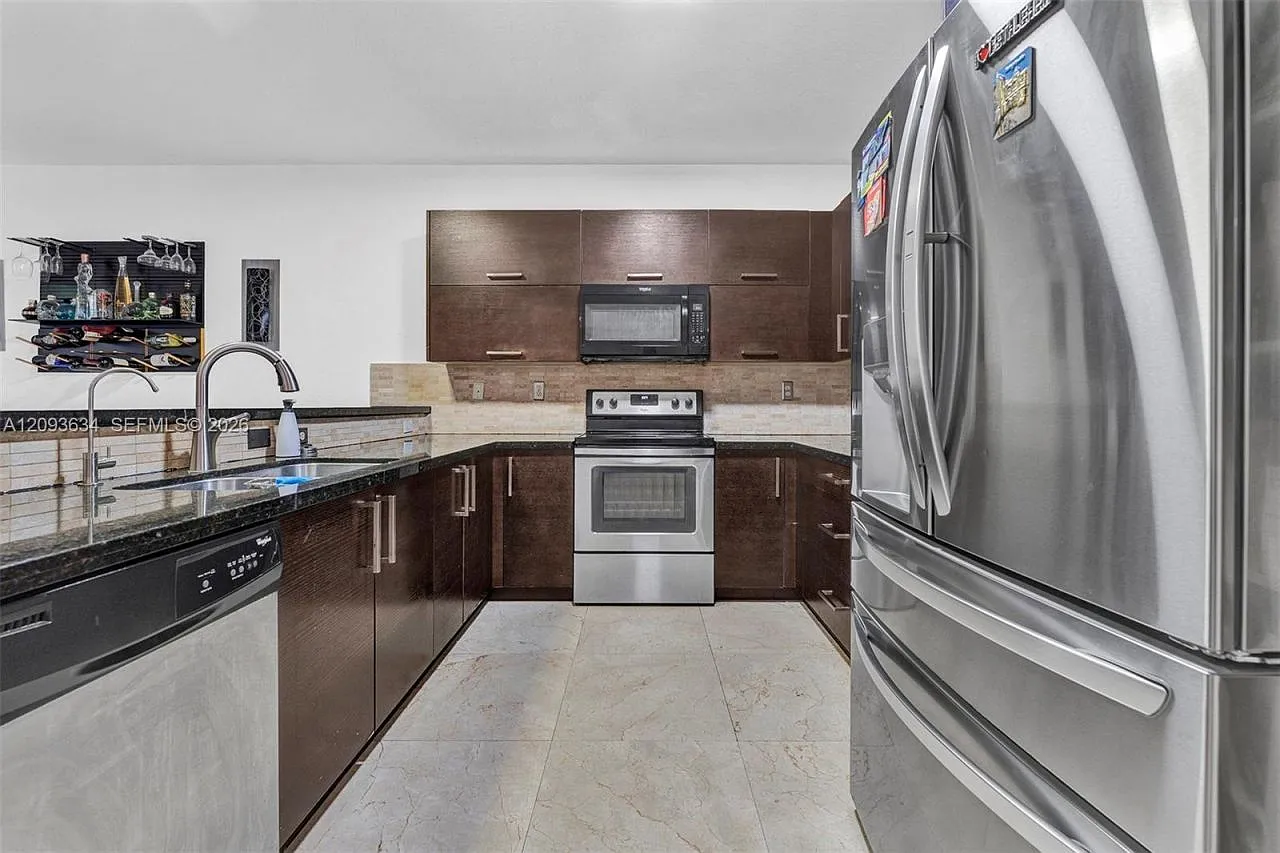 4 bed, 4.0 bath, 2602 sqft, $5,500 — Photo 4