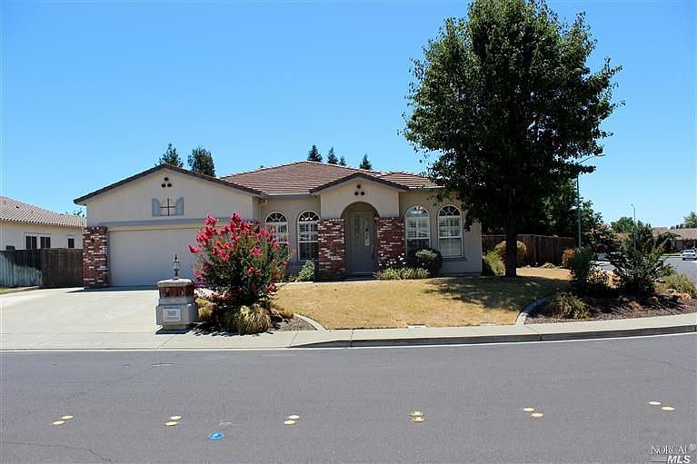 1st image of 360 Stoneridge Cir