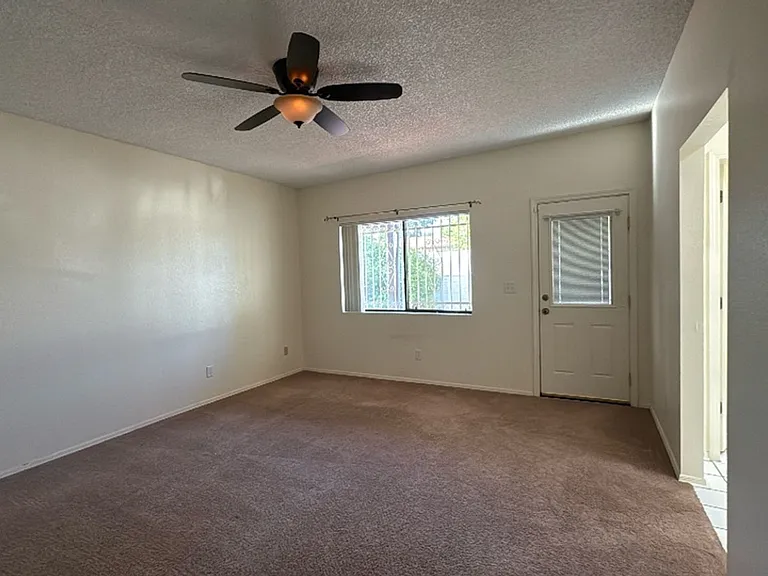 1041 Carmelita Dr — Photo 10