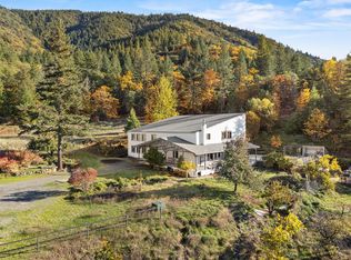 827 Summit Loop, Grants Pass, OR 97527