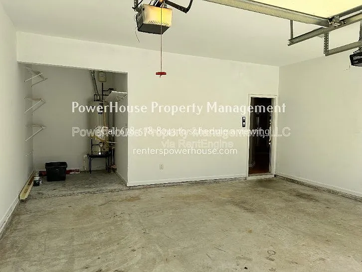 2403 Walnut Tree Ln — Photo 50