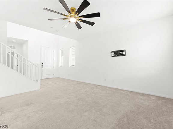 2nd image of 528 Sunny Pointe St