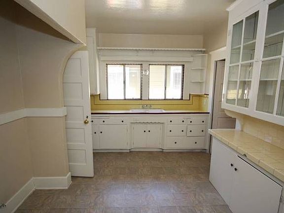 5th image of 2911 S Hobart Blvd