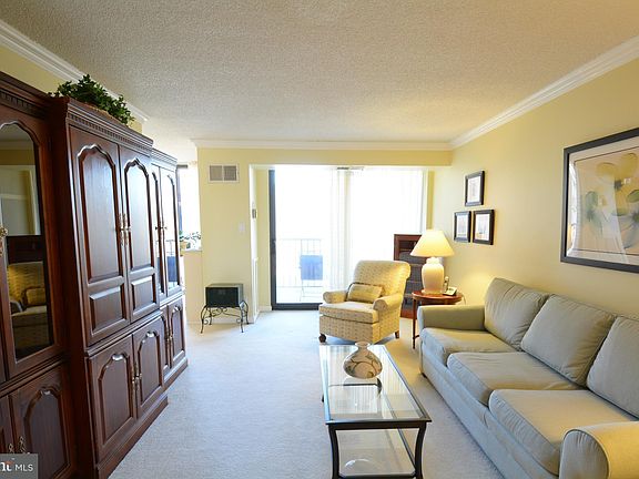 3rd image of 2311 Pimmit Dr APT 214