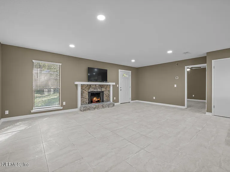 7528 Jasper Ave — Photo 5
