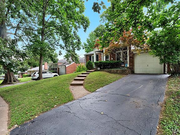 3rd image of 807 Blossom Ln
