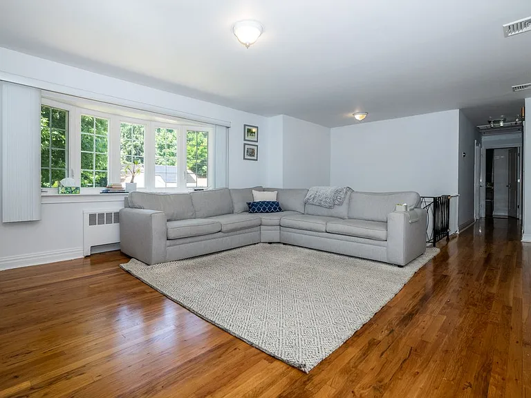18 Carlyle Pl — Photo 3