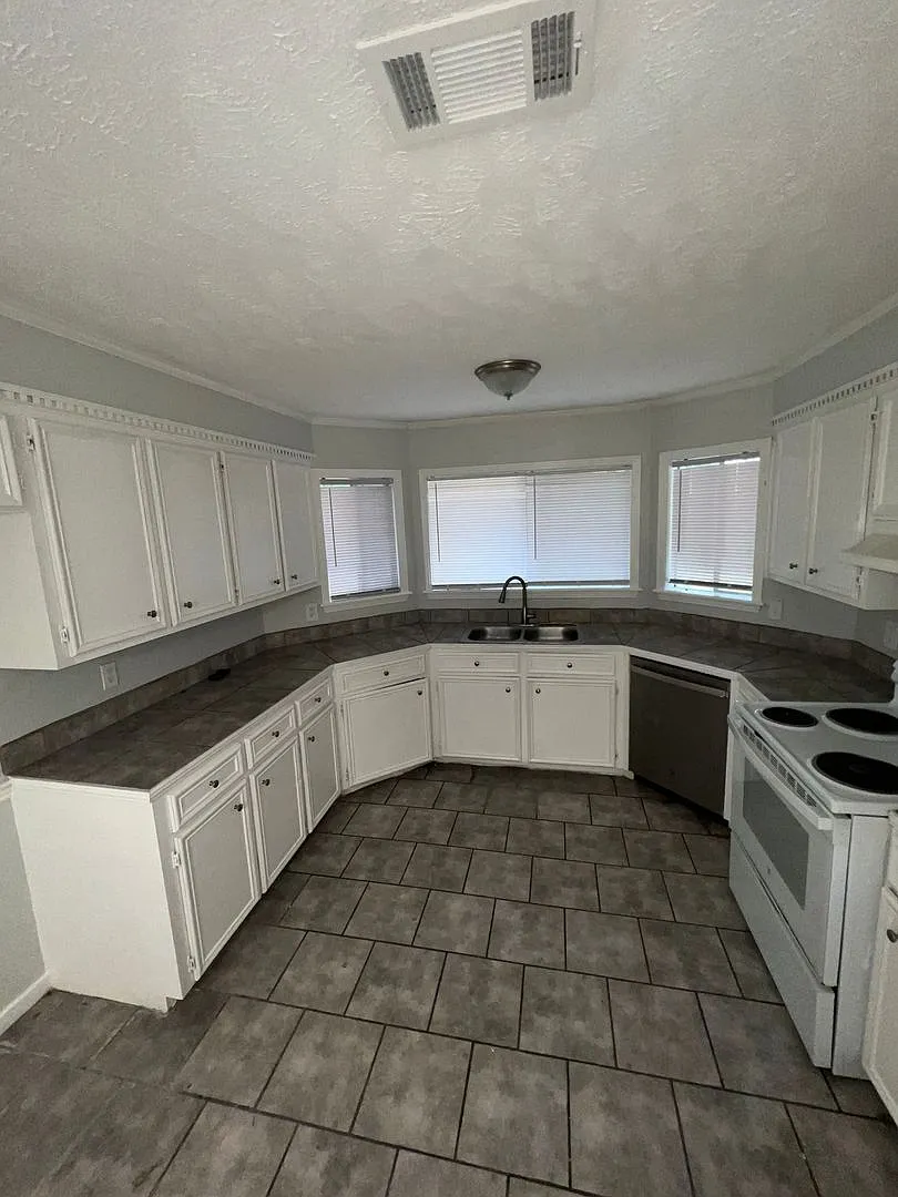Move-In Ready Home in Northeast Jackson | Spacious Living in the 39211 Area — Photo 4