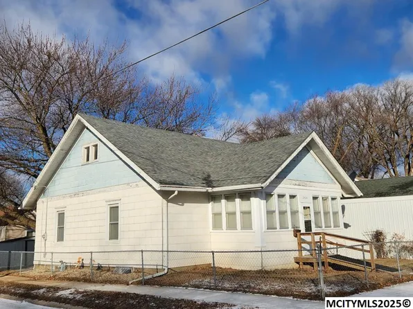 2424 S Jefferson Ave, Mason City, IA 50401