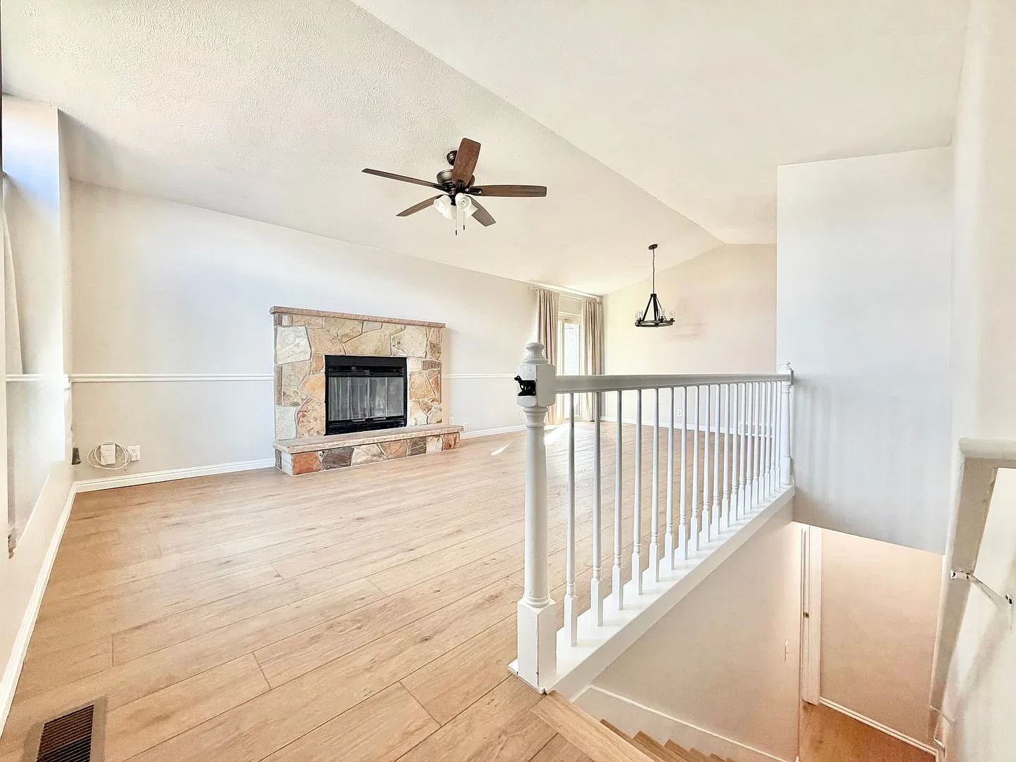 5-Bedroom Home + Garage, Fenced Yard & Pets Welcome! — Photo 2