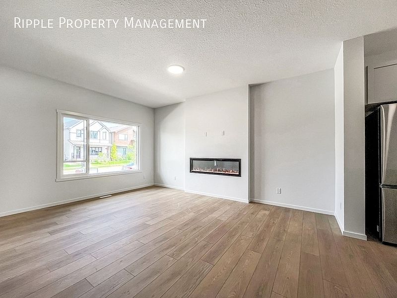 Edmonton Apartment for rent - 3 Bedrooms — photo 2