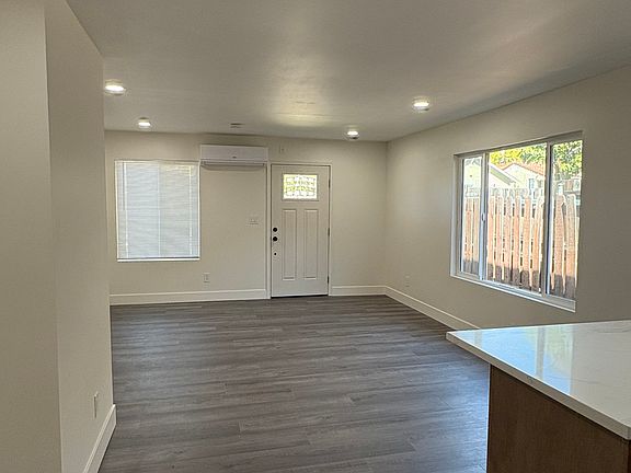 5th image of 3428 Thorpe Ave