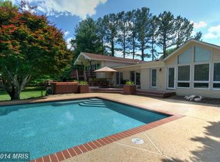 9410 Myra Dr, Great Falls, VA 22066