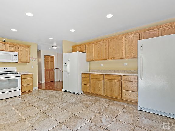 5th image of 109 W Longwood Dr