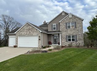 505 Acacia Dr, Grafton, WI 53024
