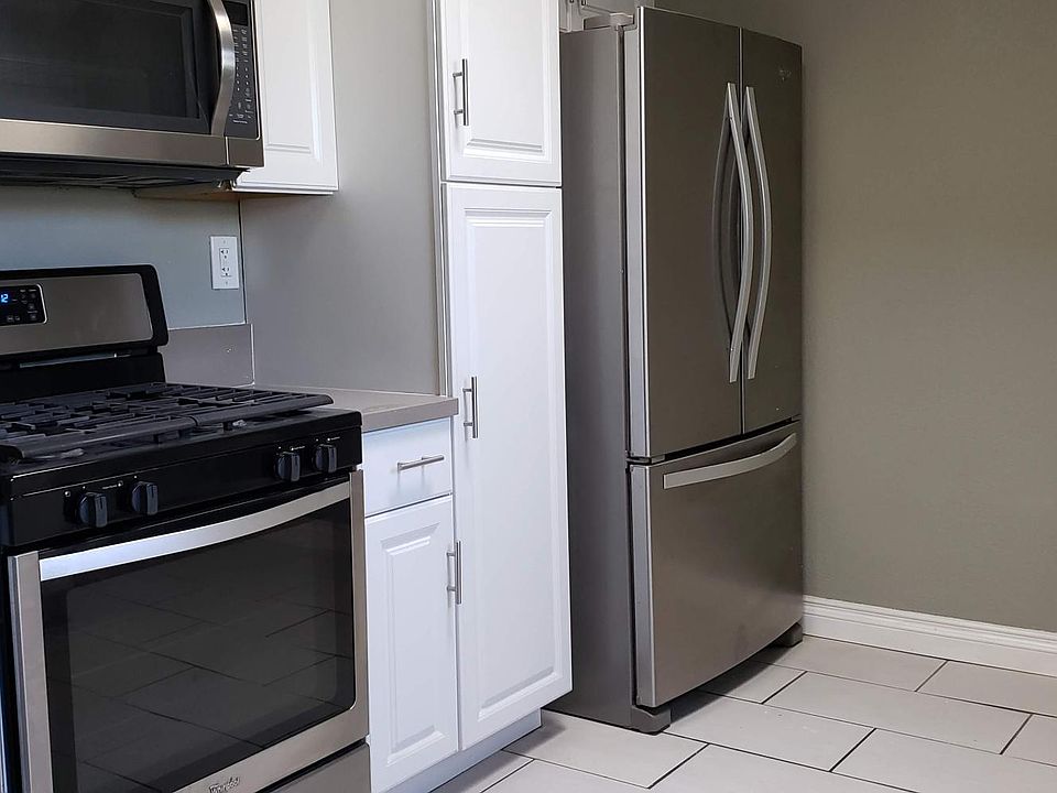 1st image of 425 25th St #2