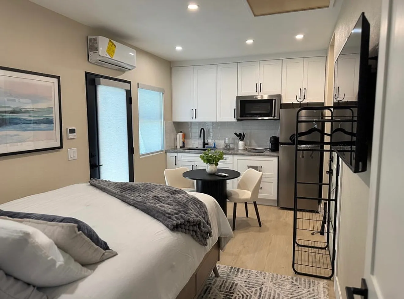 Studio, 260 sqft, $2,100 — Photo 2