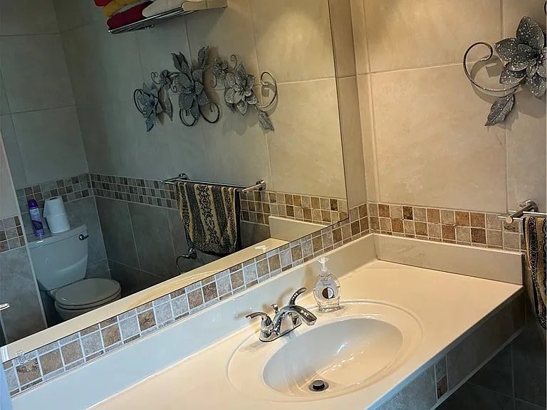 519 SE 20th Ct — Photo 12