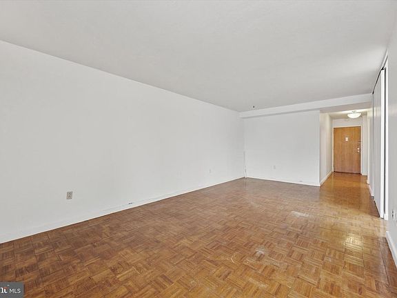 4th image of 604 S Washington Sq APT 804