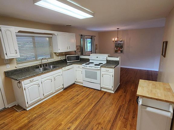 5th image of 3720 Southwood Dr