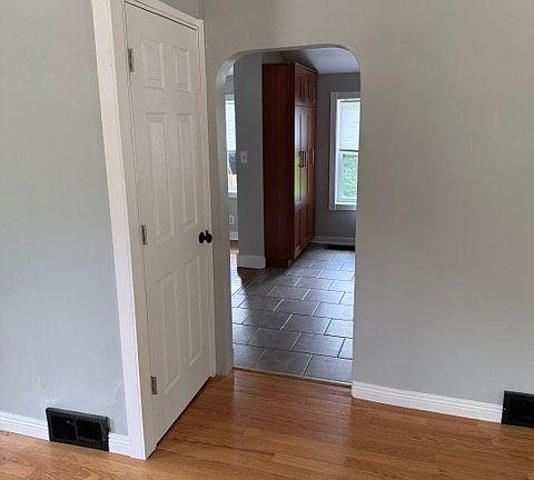 5th image of 7221 Hubbard Ave
