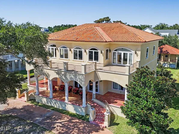 815 N Beach Blvd, Waveland, MS 39576
