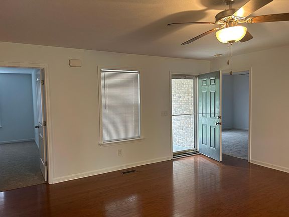 3rd image of 1912 Spears Ln