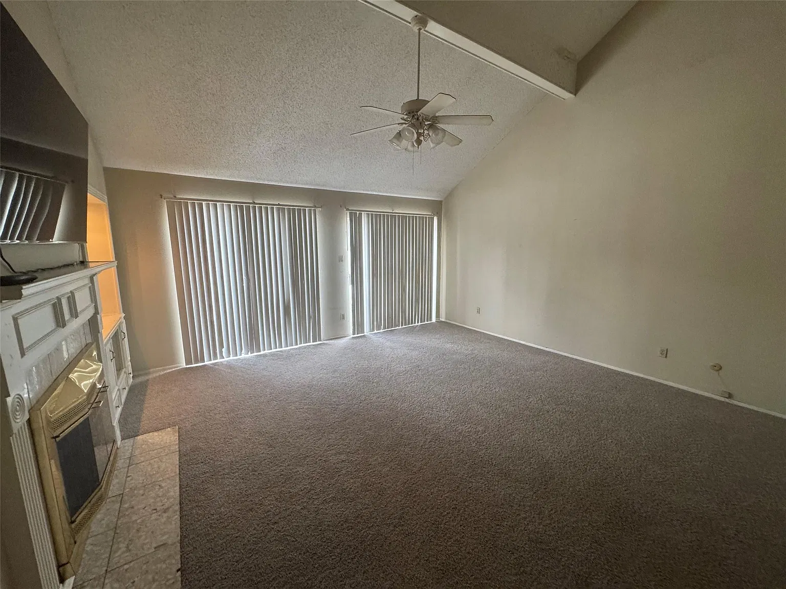 2 bed, 2.5 bath, 1728 sqft, $1,600 — Photo 2