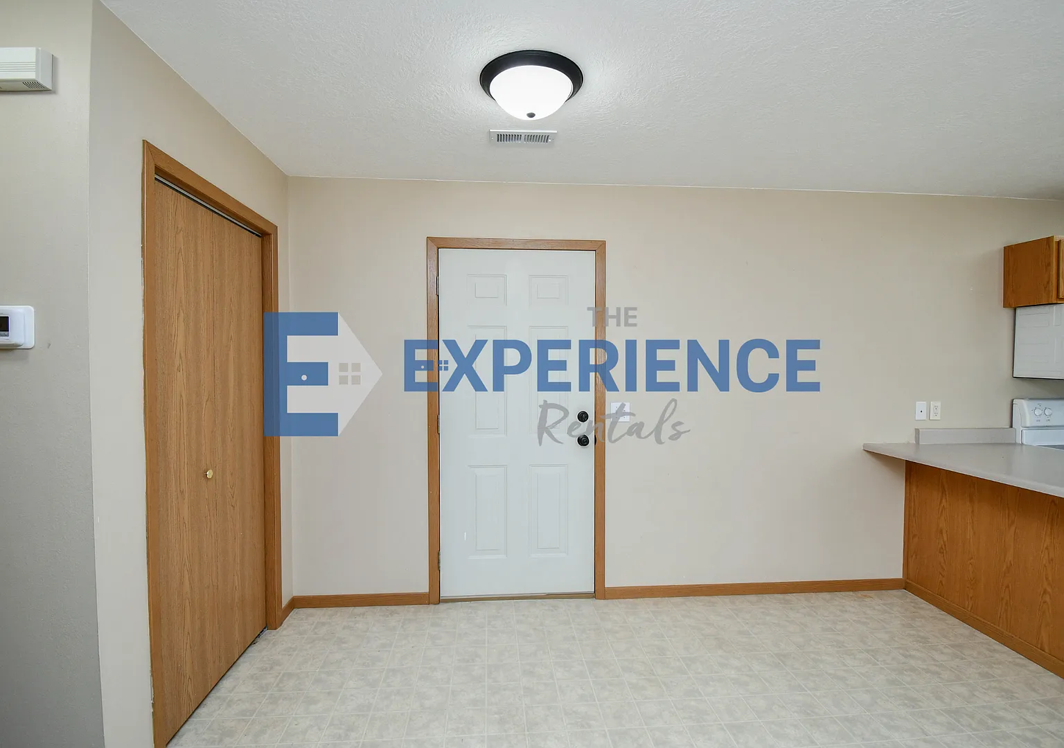 Spacious 2-Bedroom Townhome with Attached Garage in Brandon! — Photo 4