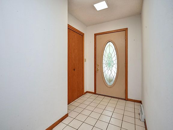 4th image of 47 Marval Dr