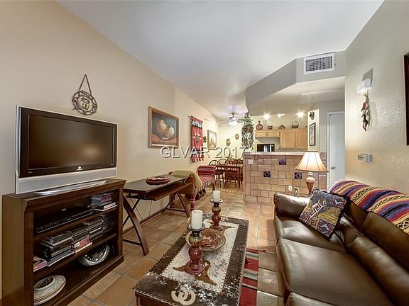 3rd image of 2110 N Los Feliz St #1077