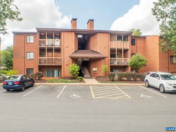 136 Green Turtle Ln APT 5, Charlottesville, VA 22901