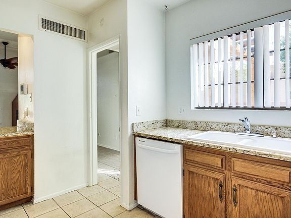 4th image of 2450 W Drachman St